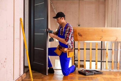 Comment installer une porte blindée pour renforcer la sécurité de votre domicile